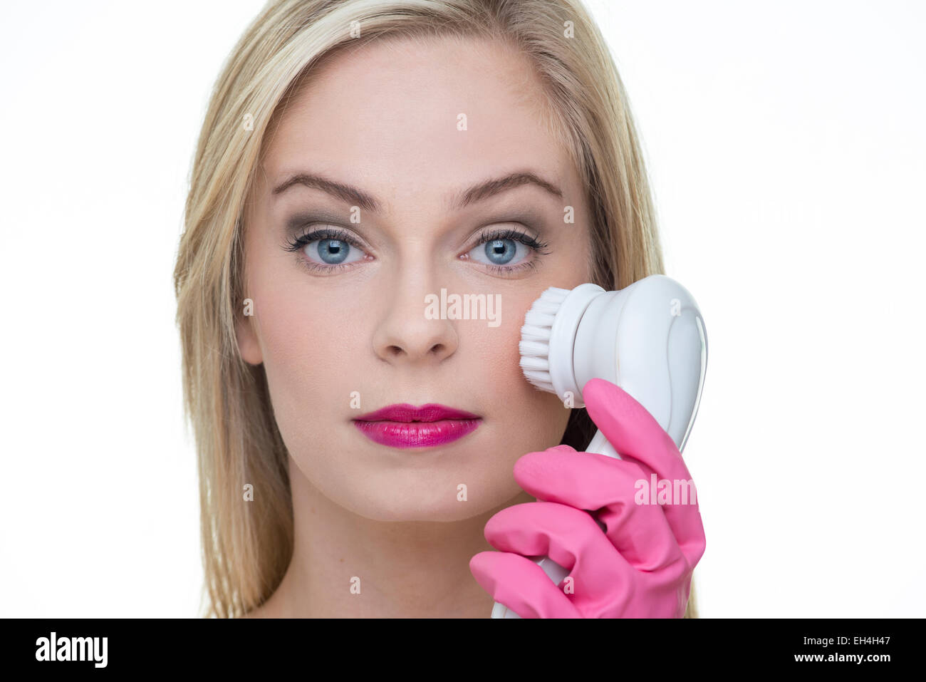 woman cleansing her face using a deep cleansing brush Stock Photo Alamy
