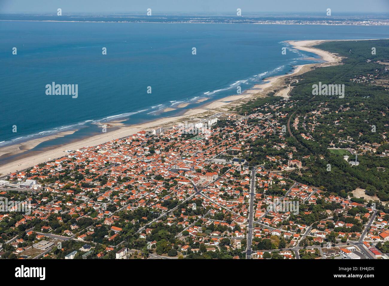 Soulac mer hires stock photography and images Alamy