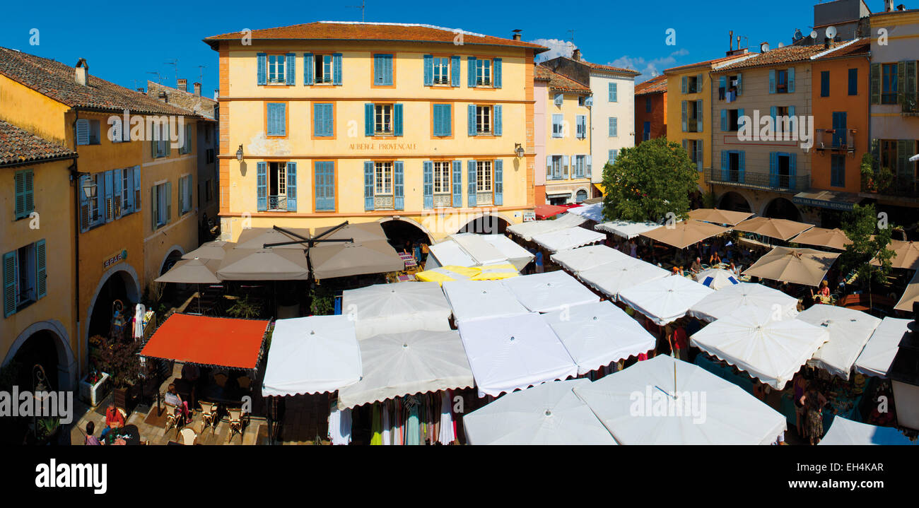 France, Alpes Maritimes, Valbonne, Provencal market, in summer, located on the main square of the village Stock Photo