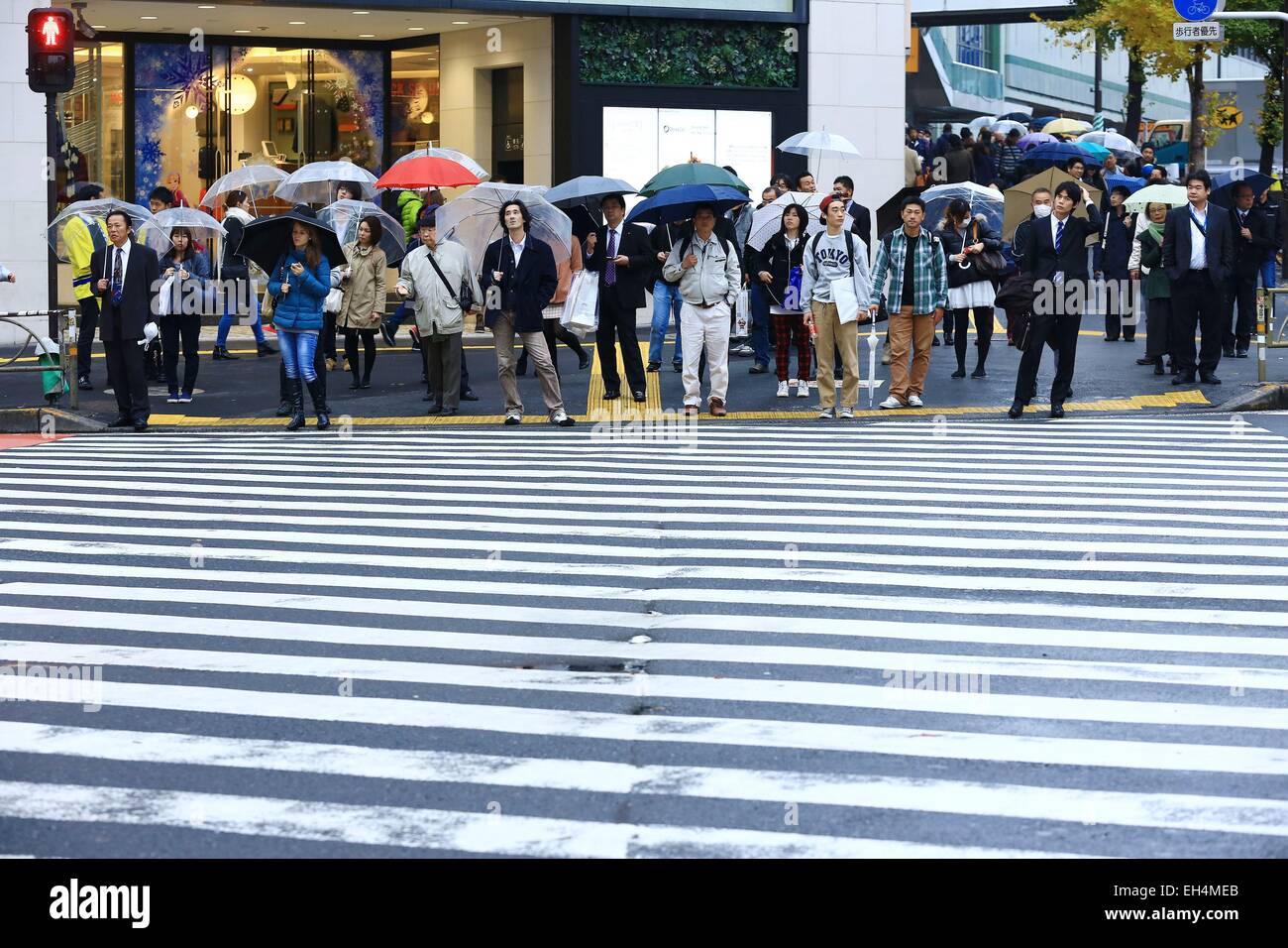 Japan tokyo shinjuku zebra crossing hi-res stock photography and images ...