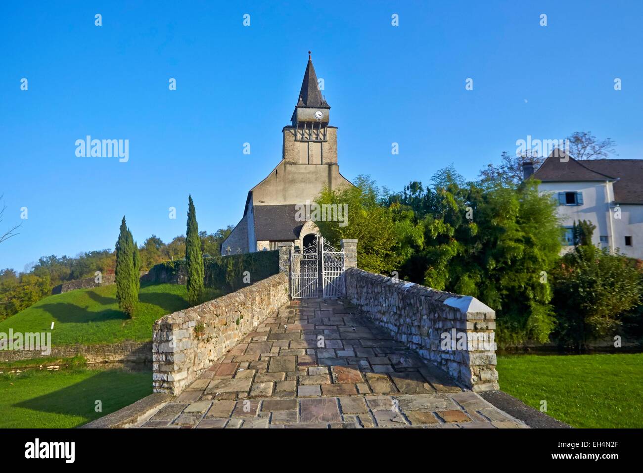 Romanesque basque country hi-res stock photography and images - Alamy