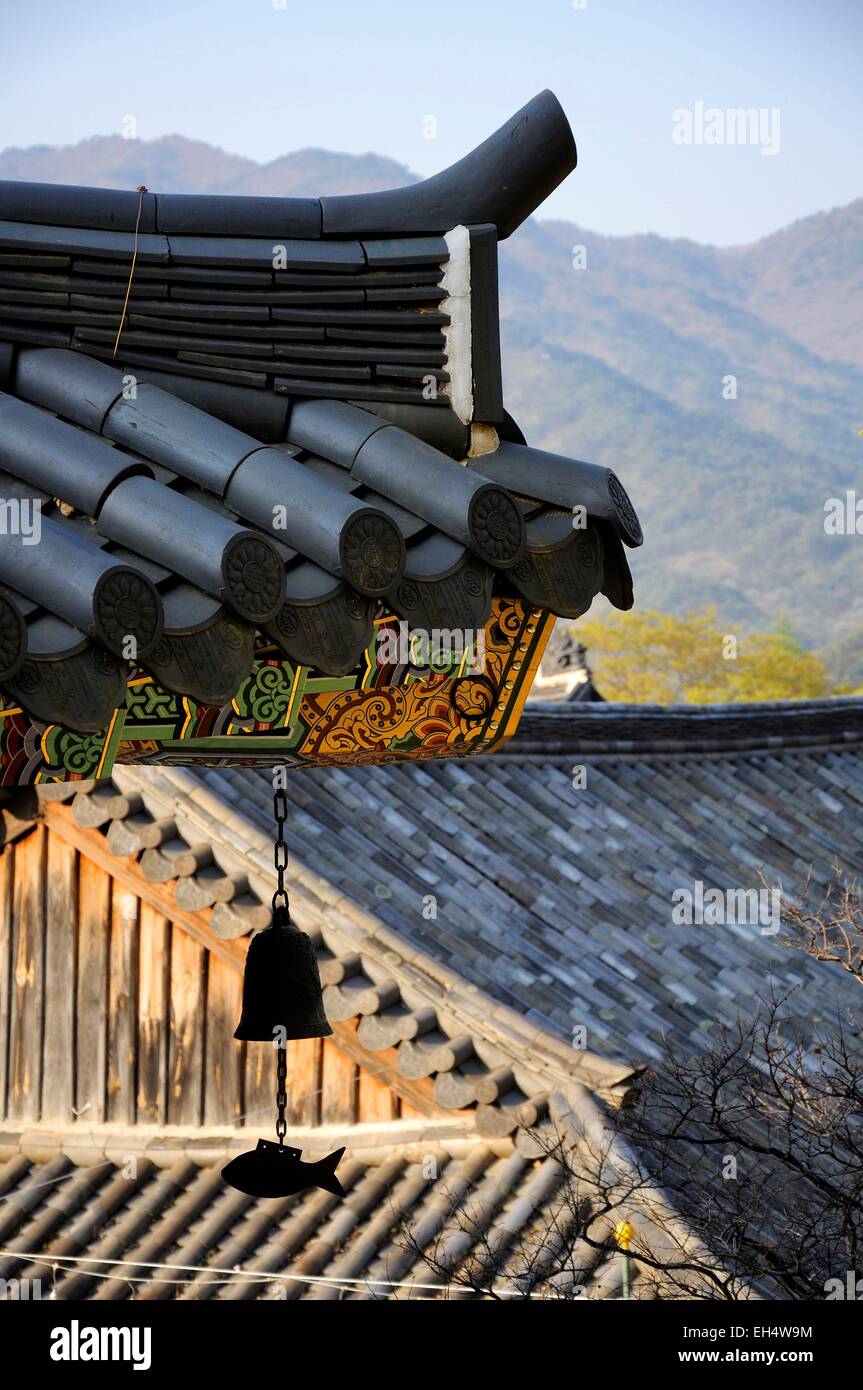 South Korea, South Gyeongsang Province (Gyeongsangnam-do), Gayasan, wooden roof at the buddhist temple of Haeinsa listed as World Heritage by UNESCO Stock Photo