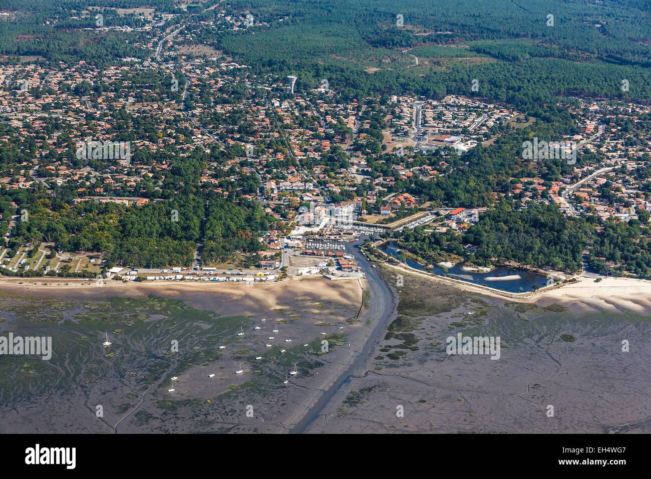 France, Gironde, Lanton, the village on the Bassin d'Arcachon (aerial view) Stock Photo