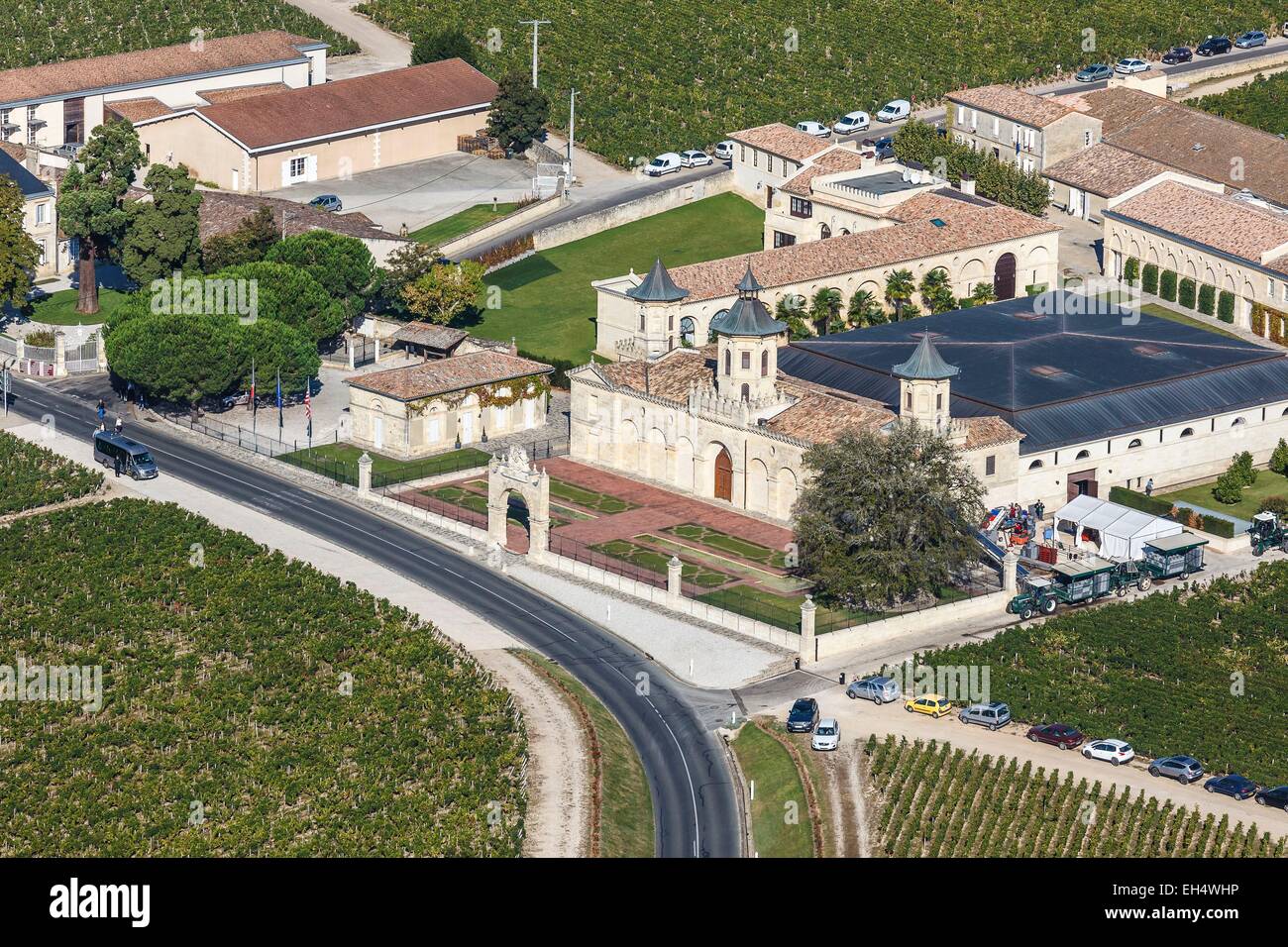 France, Gironde, Saint Estephe, Chateau Cos d'Estournel second growth Saint Estephe (aerial view) Stock Photo