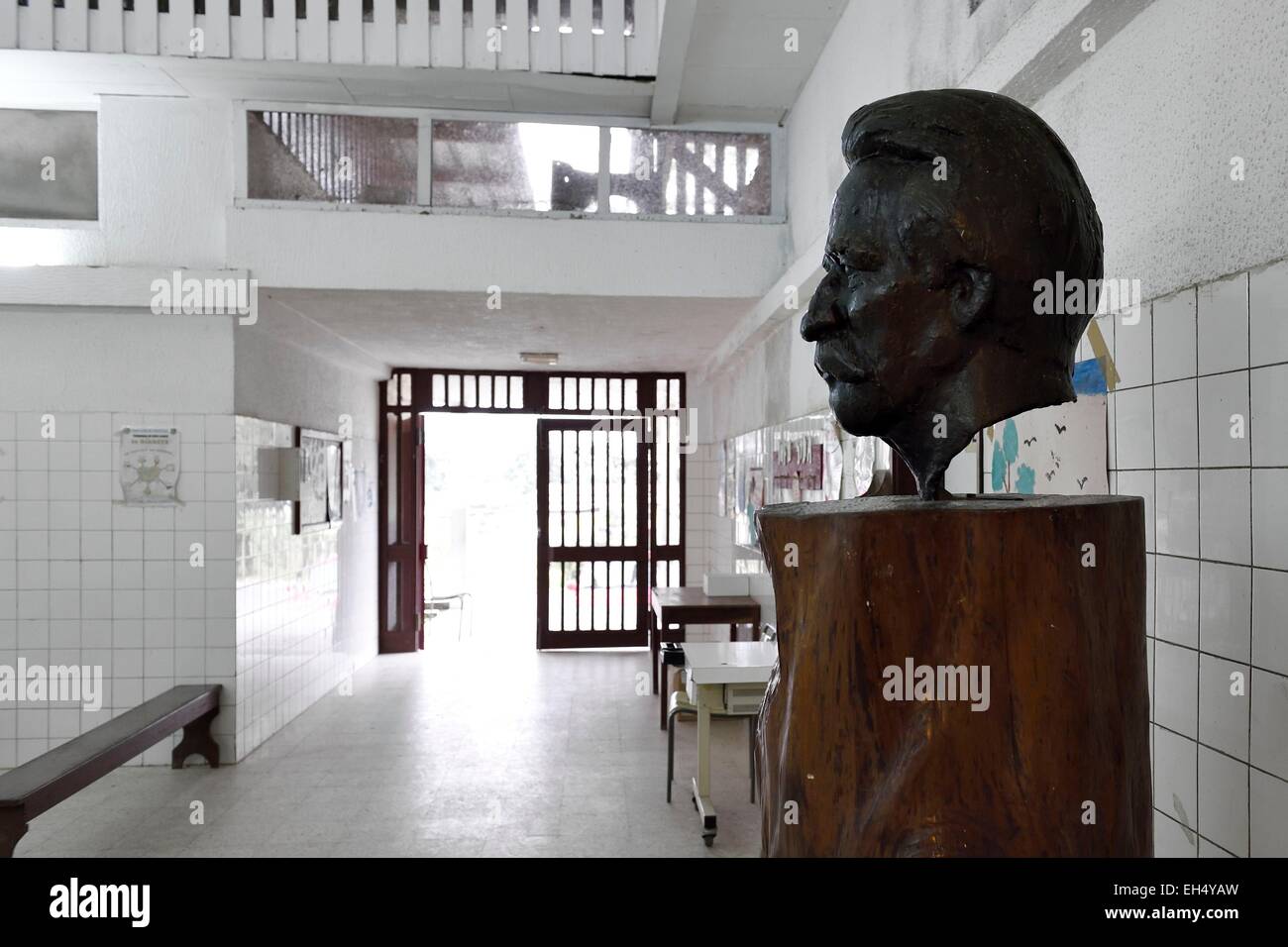 Gabon, Moyen-Ogooue Province, Lambarene, bust of Dr. Schweitzer at the Albert Schweitzer Hospital reception Stock Photo