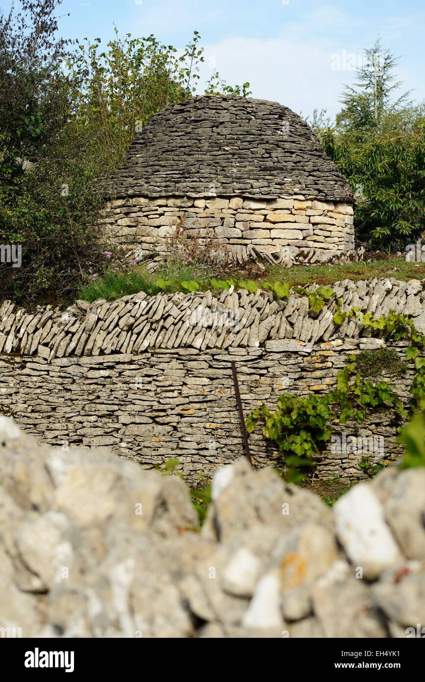 France, Haute Saone, Champlitte, Lavières, path of dry stones, enclosed vine caborde and drystone walls Stock Photo