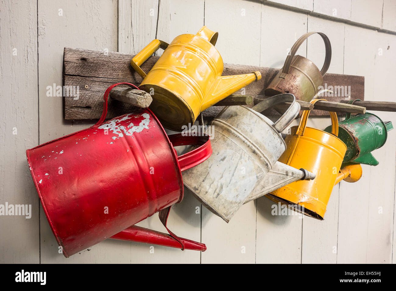 Watering cans hires stock photography and images Alamy
