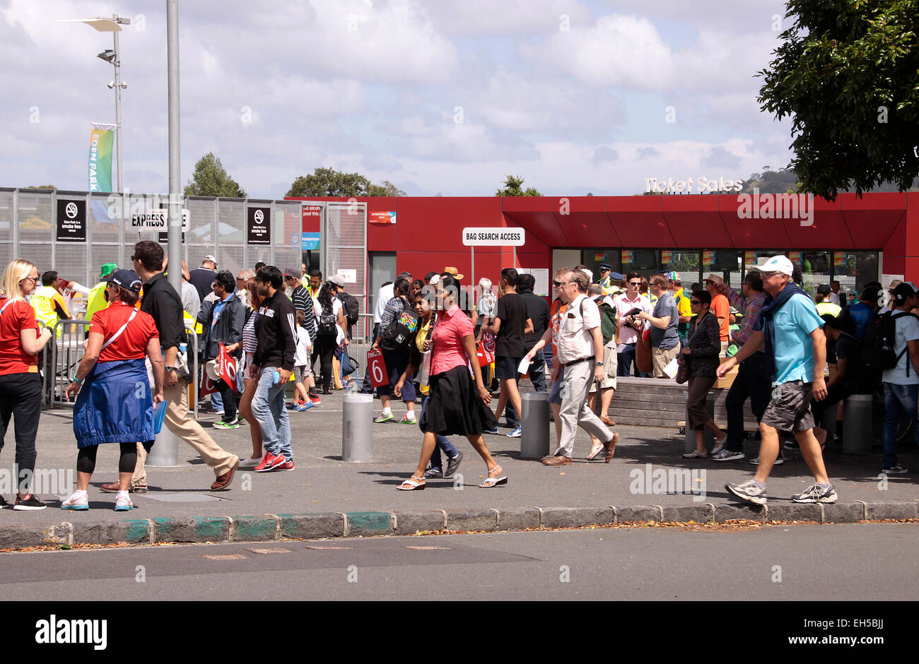 Auckland, New Zealand. 7th March, 2015. Cricket fans descend to the venue of the ICC Cricket World Cup 2015 jointly hosted by Australia and New Zealand  at the Eden Park Rugby Stadium to watch the Group A game One Day International ODI match between South Africa and Pakistan in Auckland, New Zealand on Saturday, March 7, 2015. Credit:  Aloysius Patrimonio/Alamy Live News Stock Photo