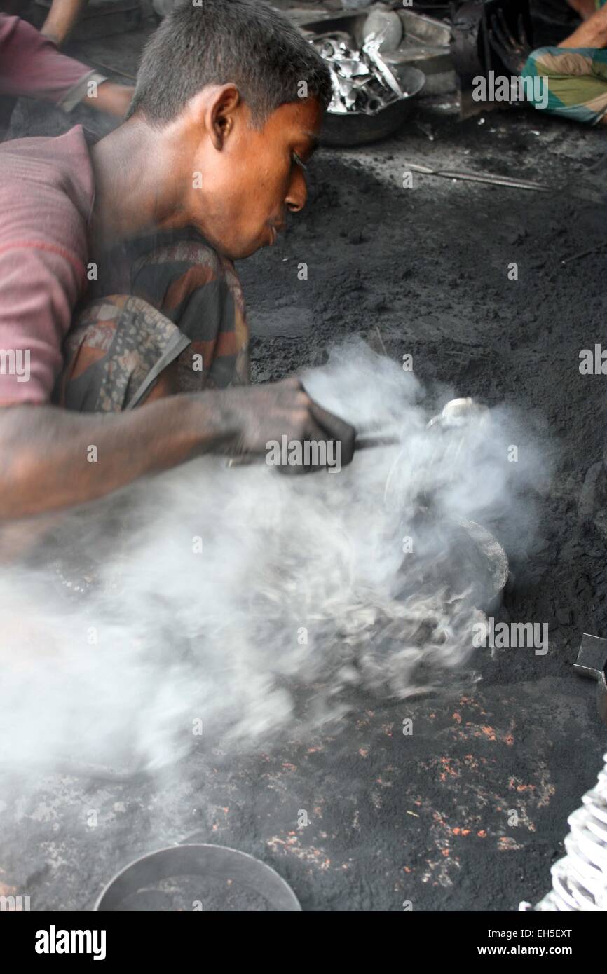 Child Workers at a steel recycling and re-rolling mill in Dhaka Stock ...