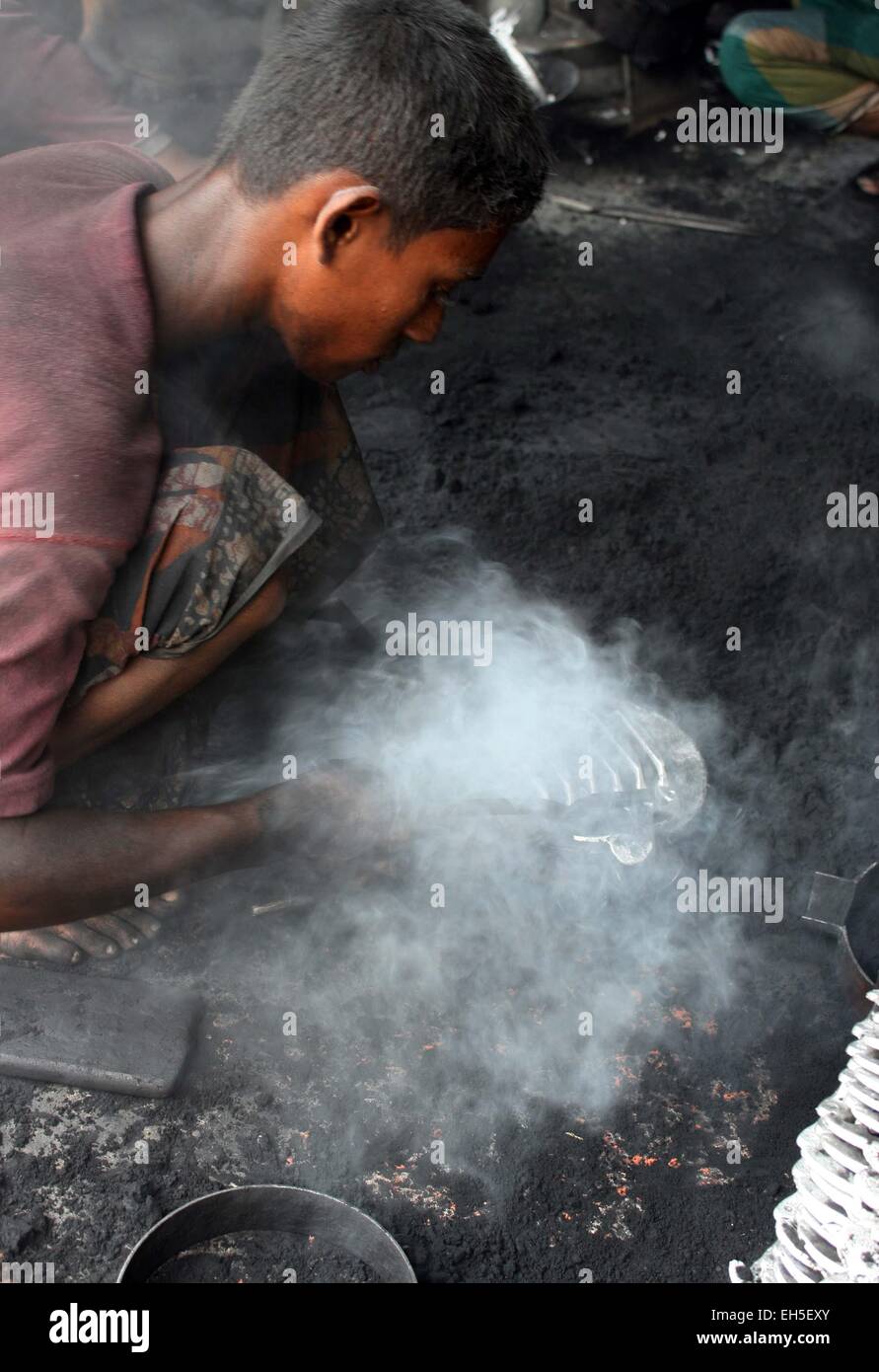 Child Workers at a steel recycling and re-rolling mill in Dhaka Stock ...