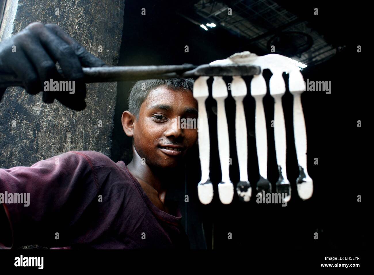 Child Workers at a steel recycling and re-rolling mill in Dhaka Stock ...