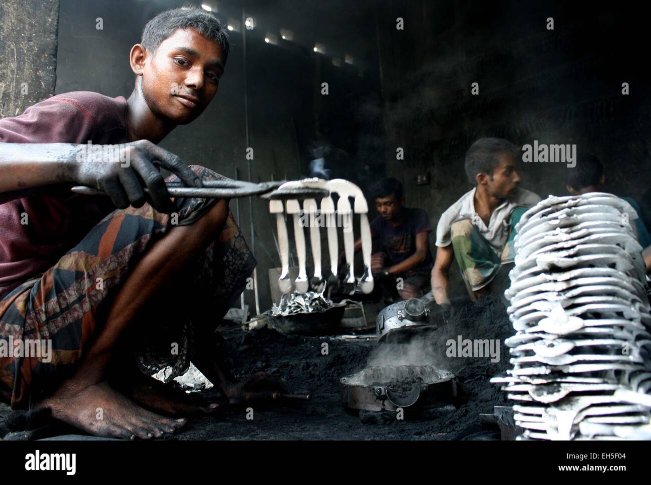 Child Workers at a steel recycling and re-rolling mill in Dhaka Stock ...