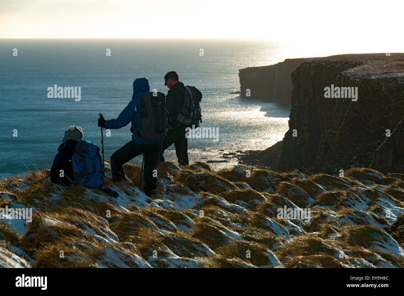 Walkers on the cliff tops south of the Stacks of Duncansby, Duncansby Head, near John o'Groats, Caithness, Scotland, UK Stock Photo
