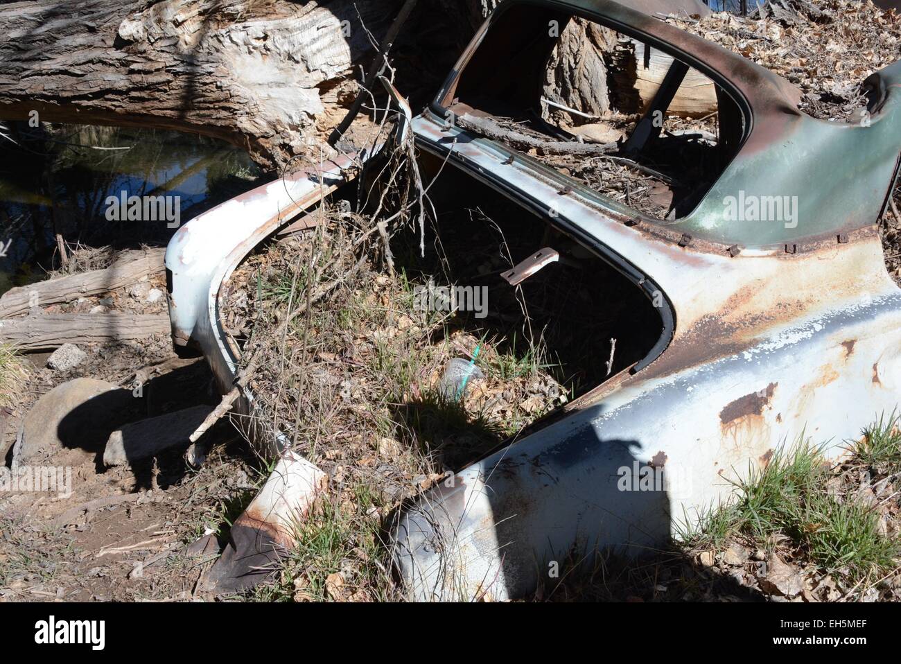 old car trunk filled with litter, San Vicente Creek Trail Silver City, New Mexico - USA Stock Photo