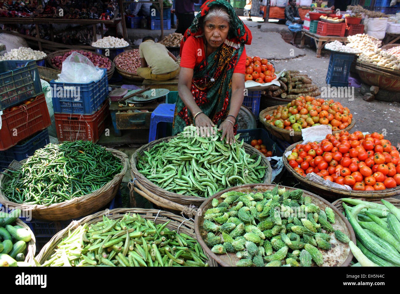 Dhaka, Bangladesh. 7th March, 2015. A Bangladeshi female vegetable