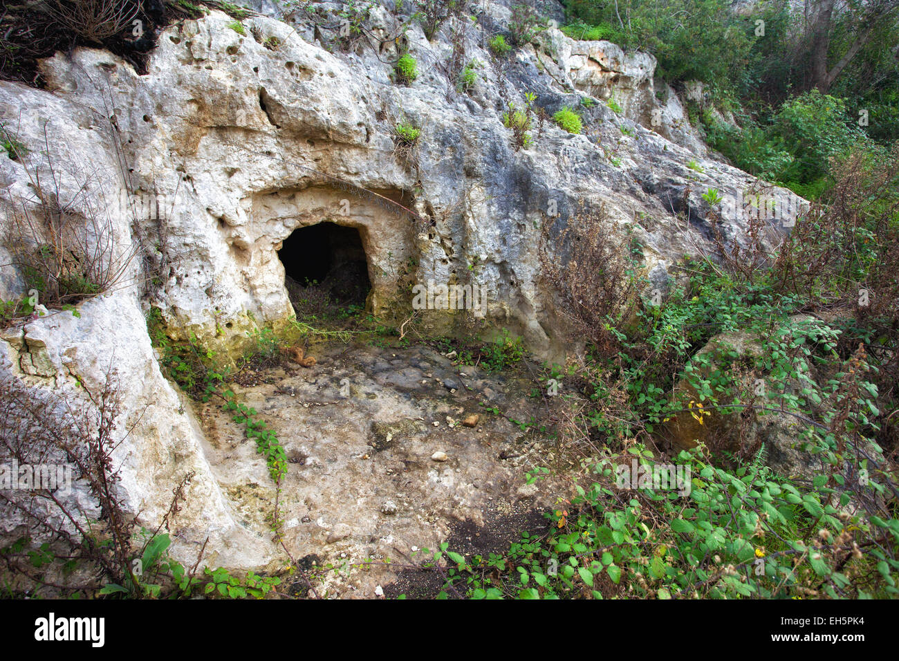 Prehistoric tombs artificial caves (Middle Bronze Age) in Mulinello ...