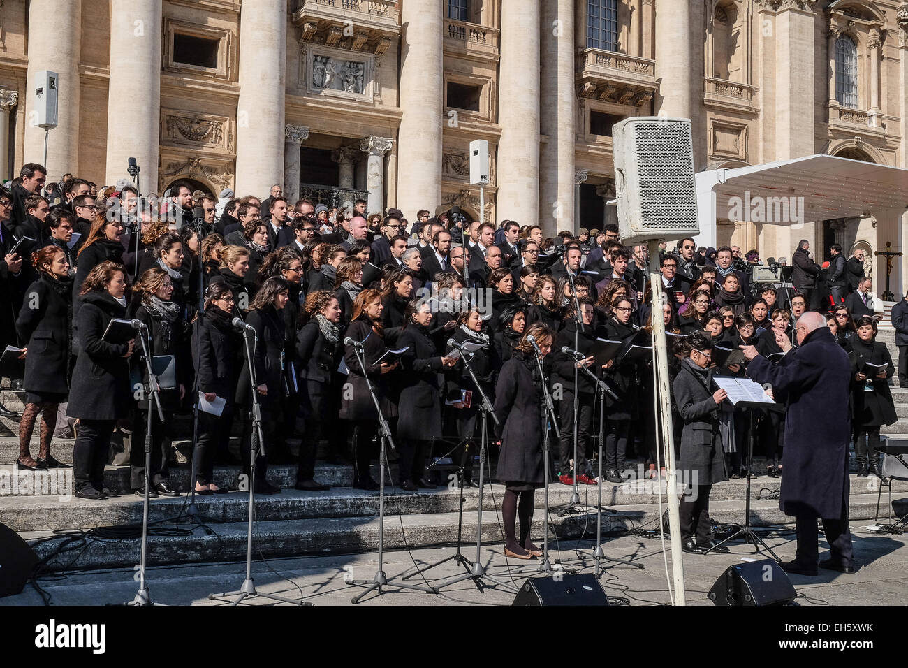 Vatican City. 7th March, 2015. Pope Francis meet people of Comunione e Liberazione for the 60th year of the association Credit:  Realy Easy Star/Alamy Live News Stock Photo