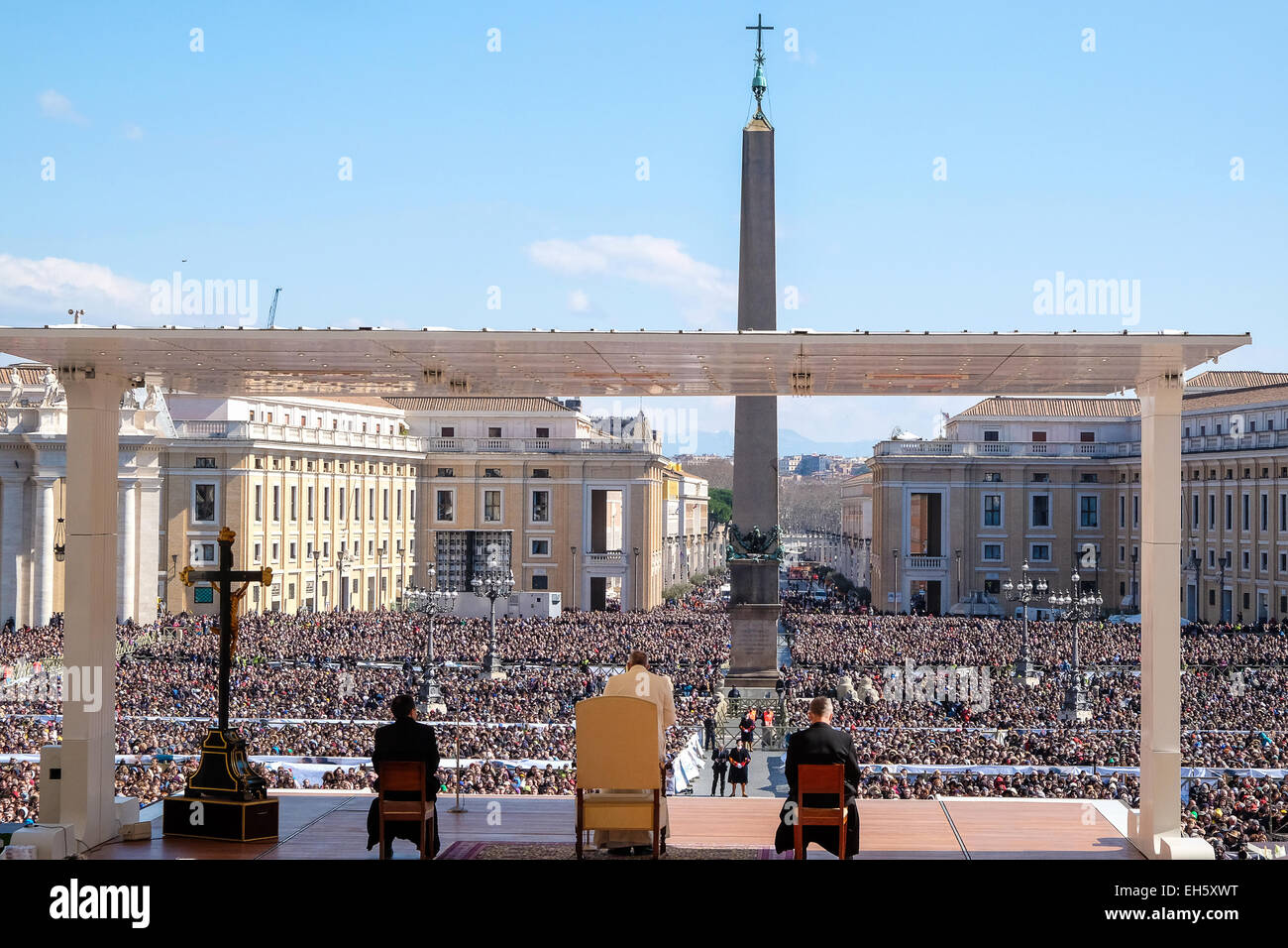 Vatican City. 7th March, 2015. Pope Francis meet people of Comunione e Liberazione for the 60th year of the association Credit:  Realy Easy Star/Alamy Live News Stock Photo