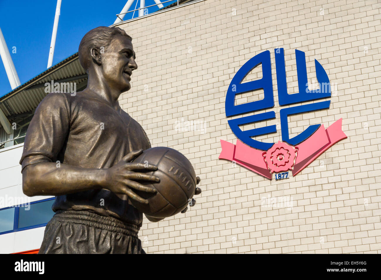 Bronze statue of Nat Lofthouse, Bolton Wanderers legend, outside the Macron (formerly Reebok) Stadium in Horwich, Bolton. Stock Photo