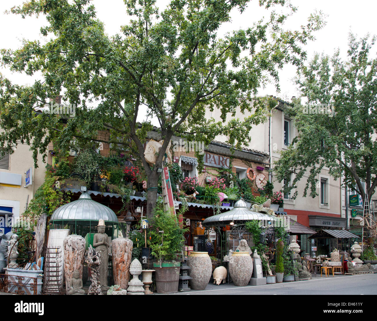 Antique shops in france hires stock photography and images Alamy