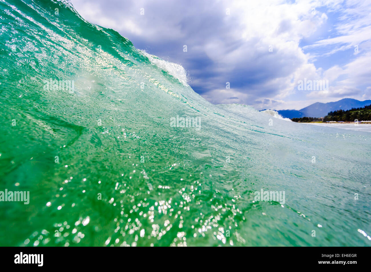 Powerful ocean wave hi-res stock photography and images - Alamy
