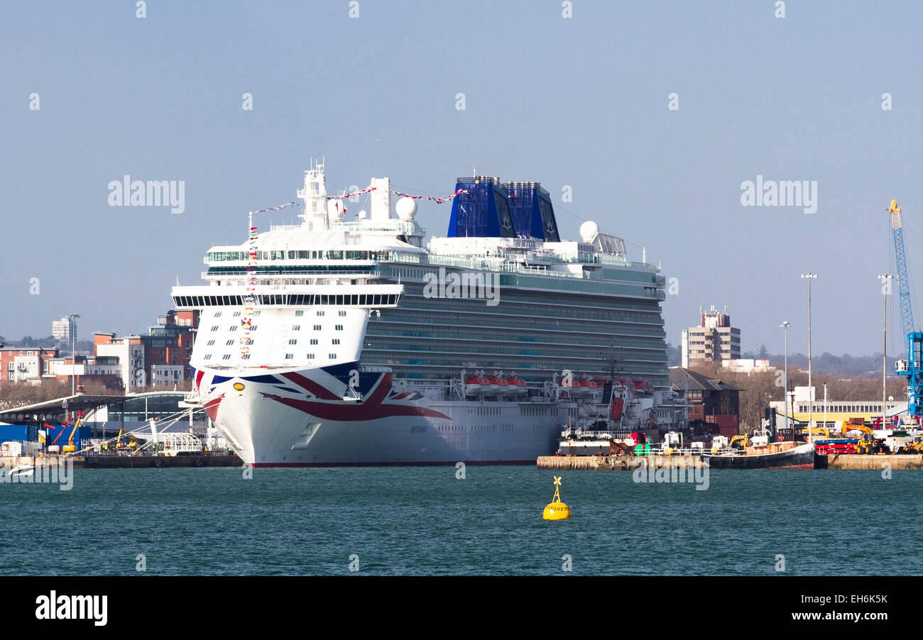 Southampton Water As Britannia Sails Out On Her Maiden Voyage Stock ...