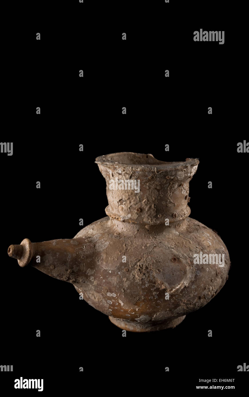 Ancient shipwreck artifacts hi-res stock photography and images - Alamy