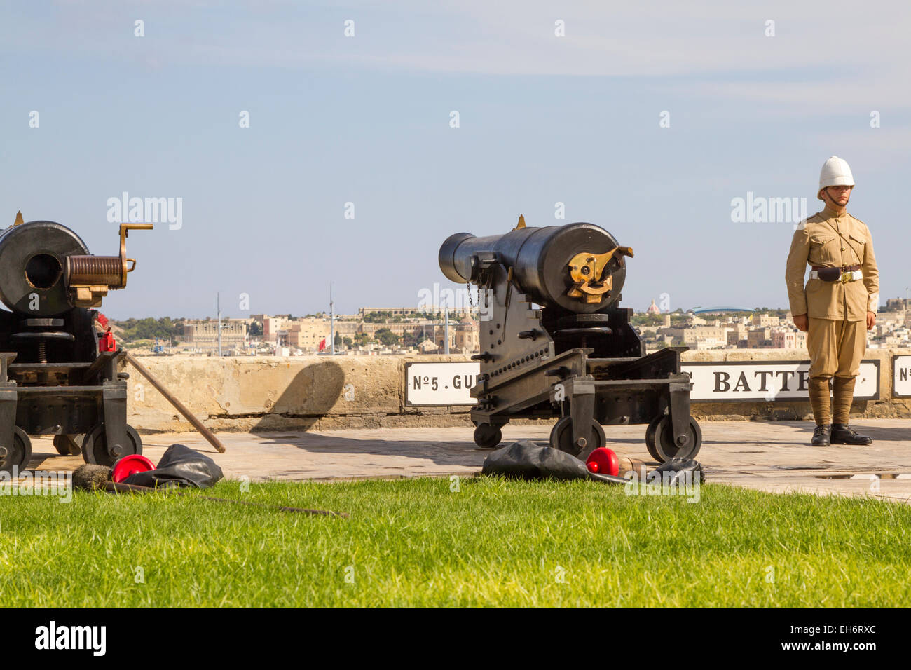 The midday cannon prepared to be fired from the saluting battery, Upper Barracca Gardens, Valletta. Malta. Stock Photo