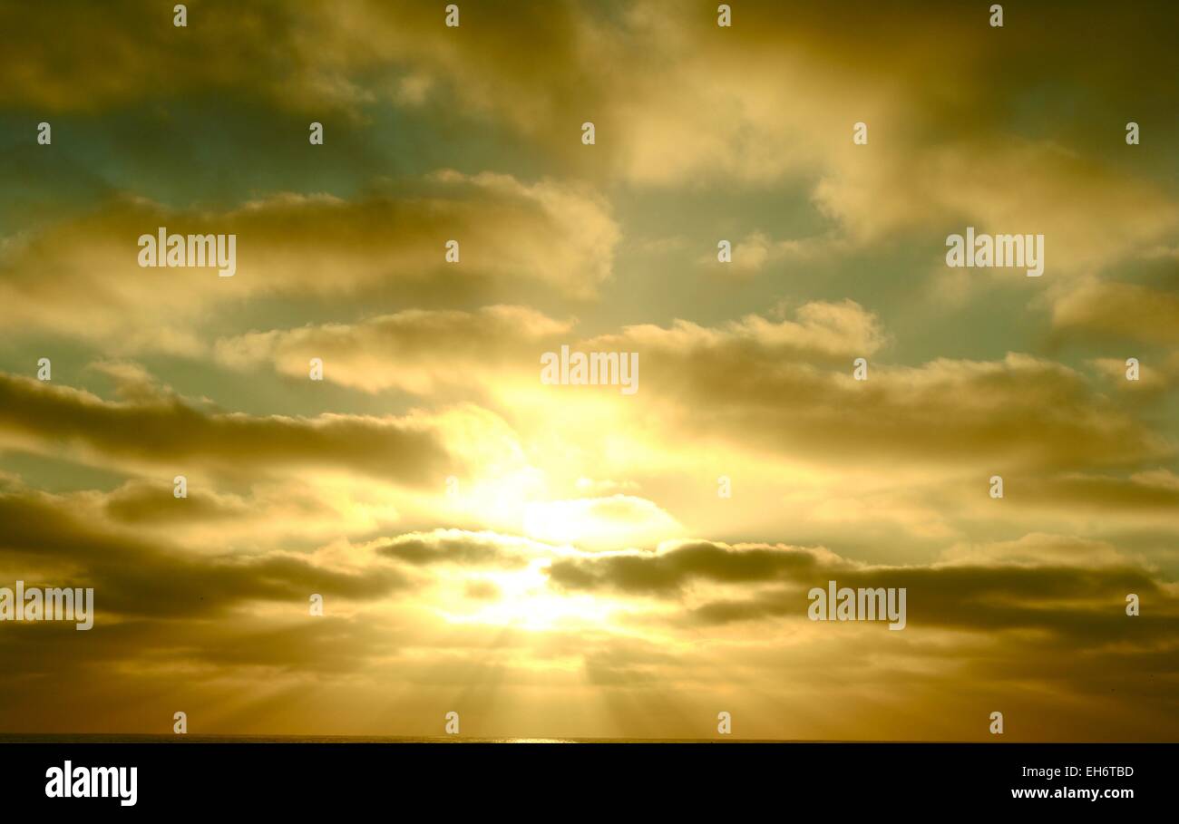 Golden sunset clouds hi-res stock photography and images - Alamy
