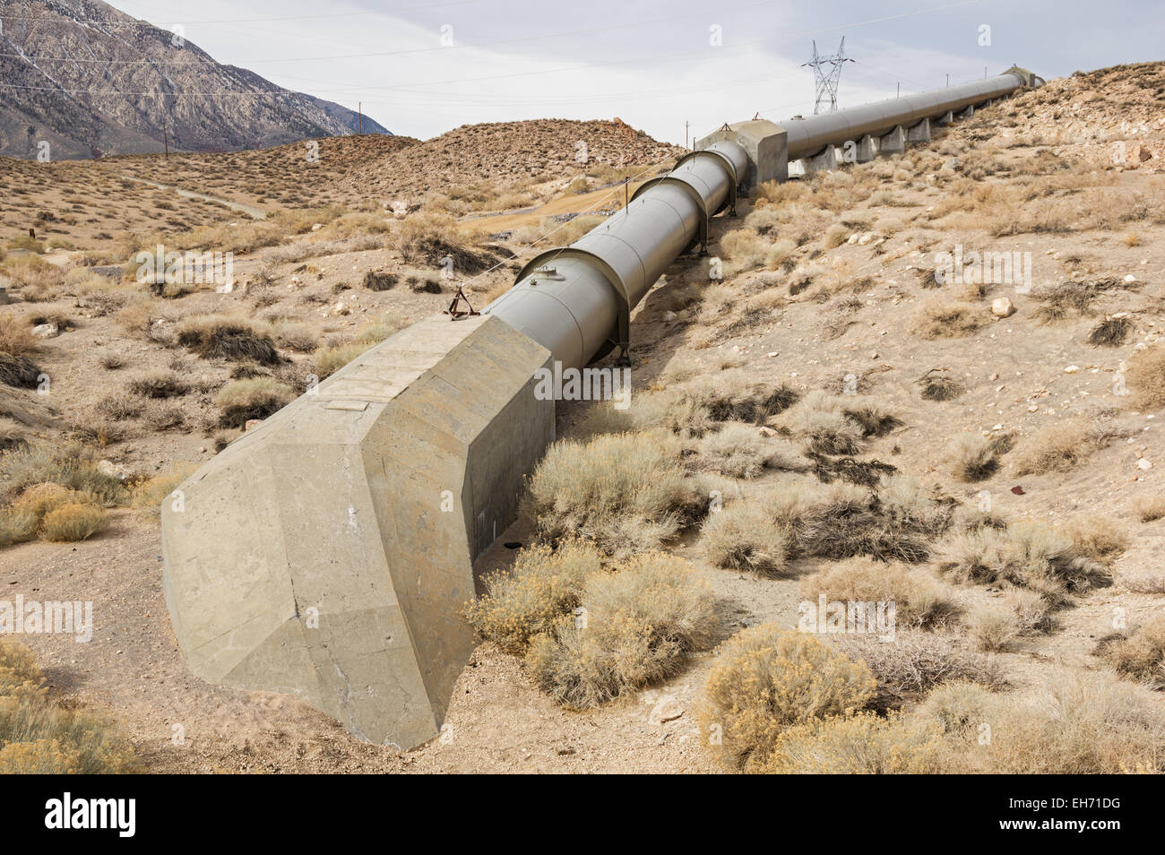 Owens River Gorge penstock pipe leading to the middle gorge hydro electric power plant Stock Photo