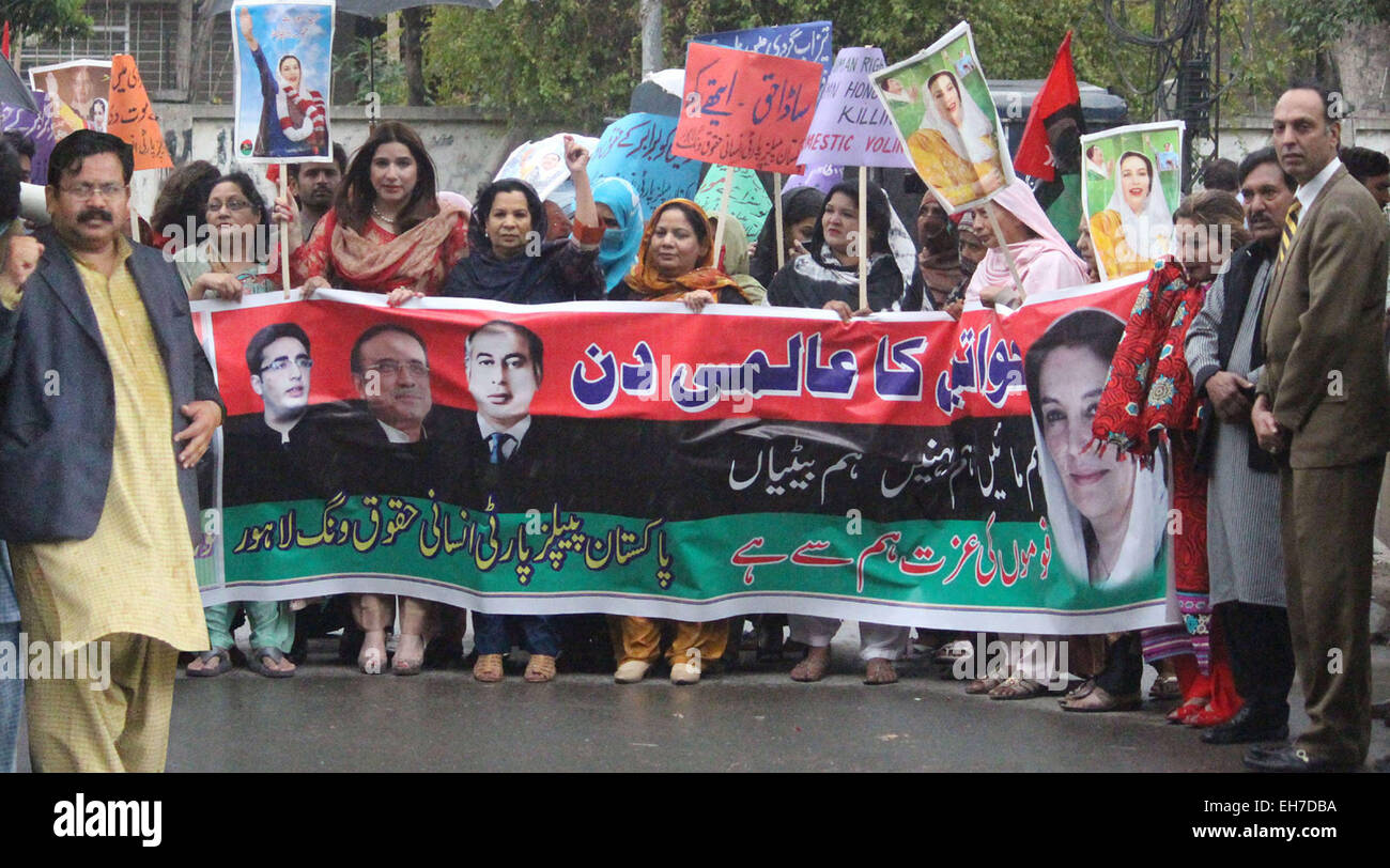 Activists from the Voice of women foundation and Pakistan Peoples Party (PPP) human rights wing carry placards during a demonstration to mark International Women's Day in Lahore. International Women's Day is celebrated all over the world on March 08, calling for equality for women. © Rana Sajid Hussain/Pacific Press/Alamy Live News Stock Photo