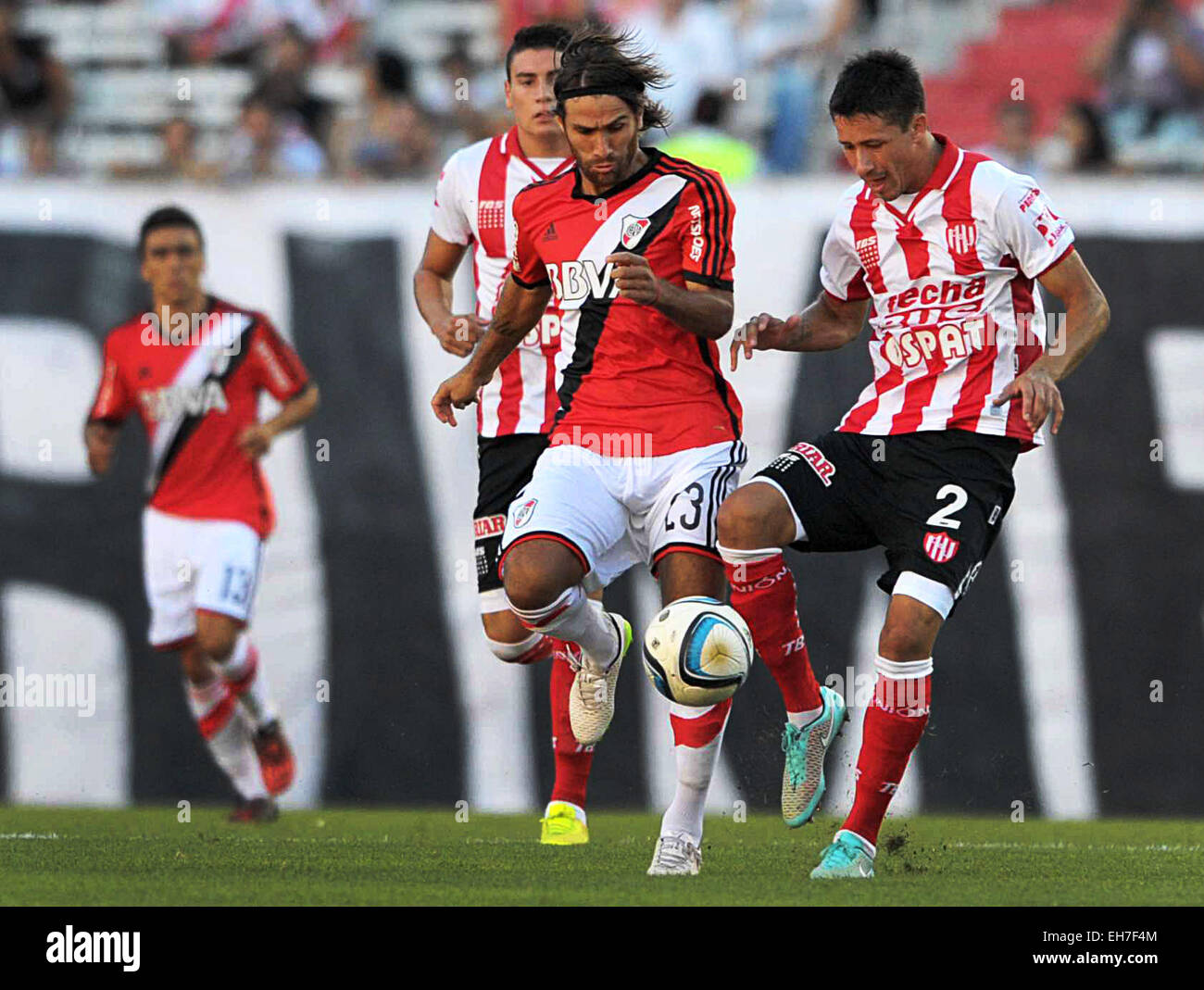 Buenos Aires, Argentina. 8th Mar, 2015. River Plate's Leonardo Ponzio (C) vies for the ball with Rolando Garcia of Union de Santa Fe during the match of the Argentinean soccer, held in the Monumental Stadium in Buenos Aires, Argentina, March 8, 2015. © TELAM/Xinhua/Alamy Live News Stock Photo
