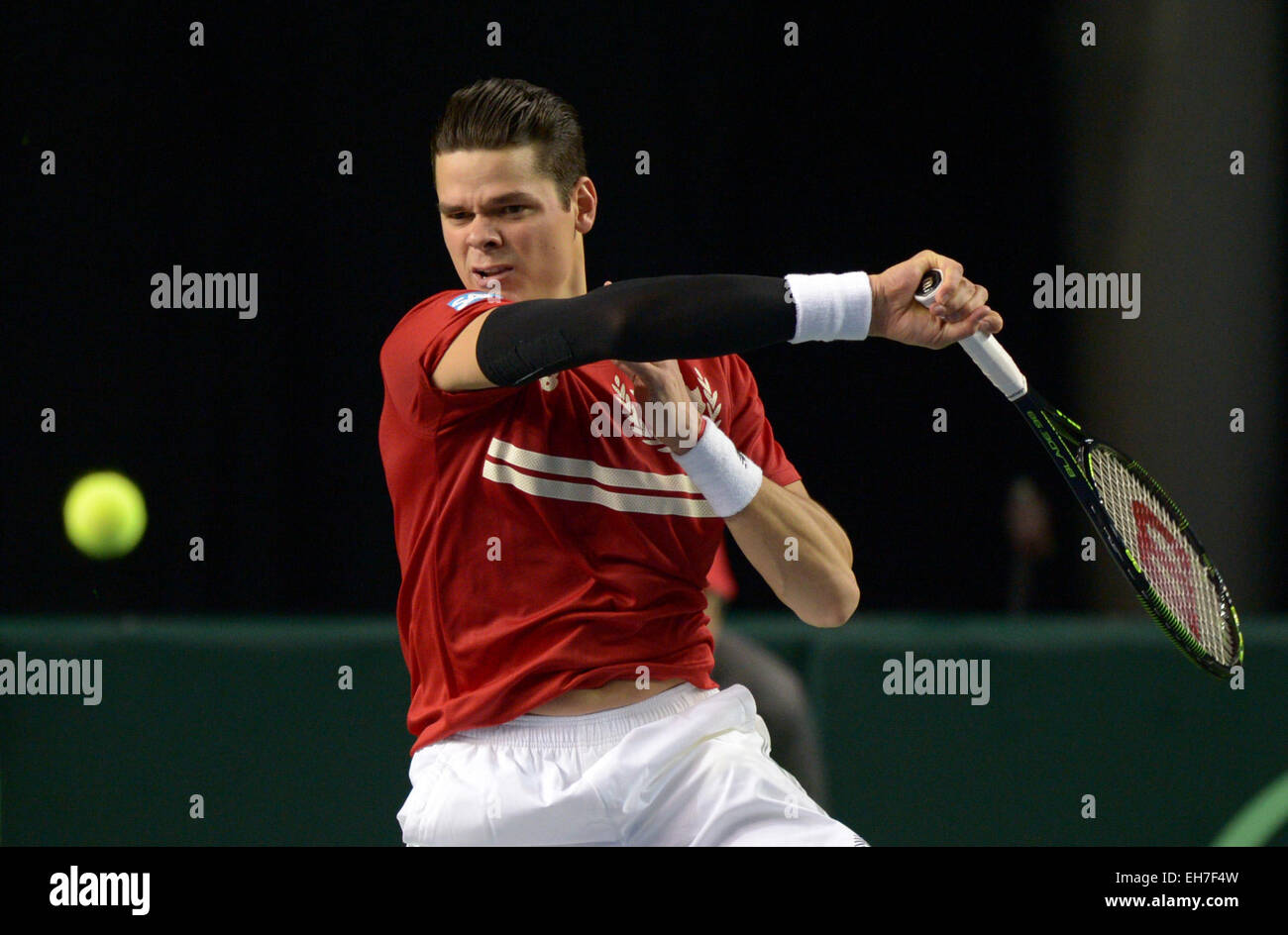 Vancouver, Canada. 8th Mar, 2015. Canada's Milos Raonic returns the ball to Japan's Kei Nishikori during their match at Davis Cup tennis tournament in Vancouver, Canada, March 8, 2015. Nishikori defeated Raonic 3-2 during final day of best-of-five World Group showdown. Credit:  Sergei Bachlakov/Xinhua/Alamy Live News Stock Photo