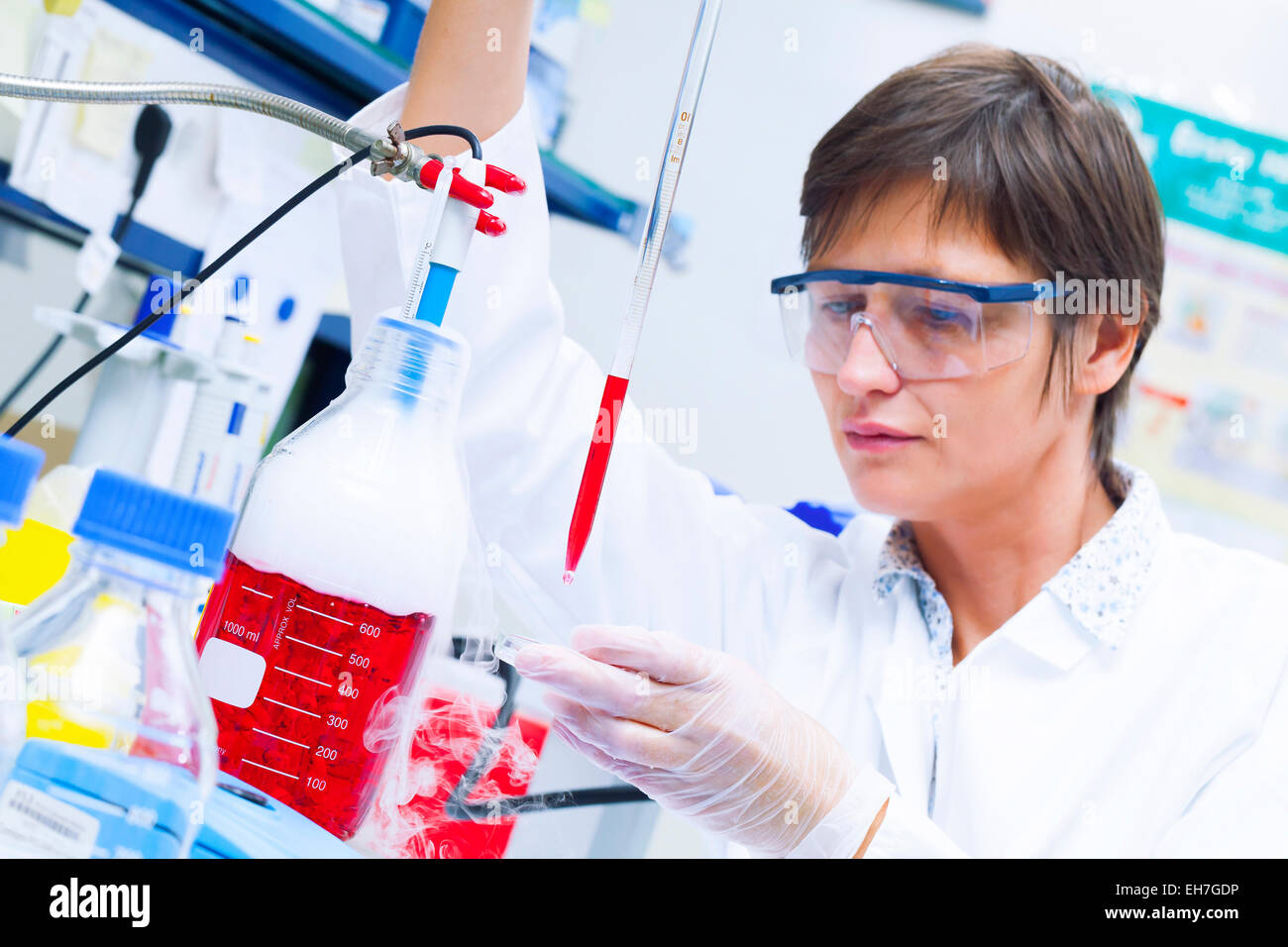 Technician female hi-res stock photography and images - Alamy