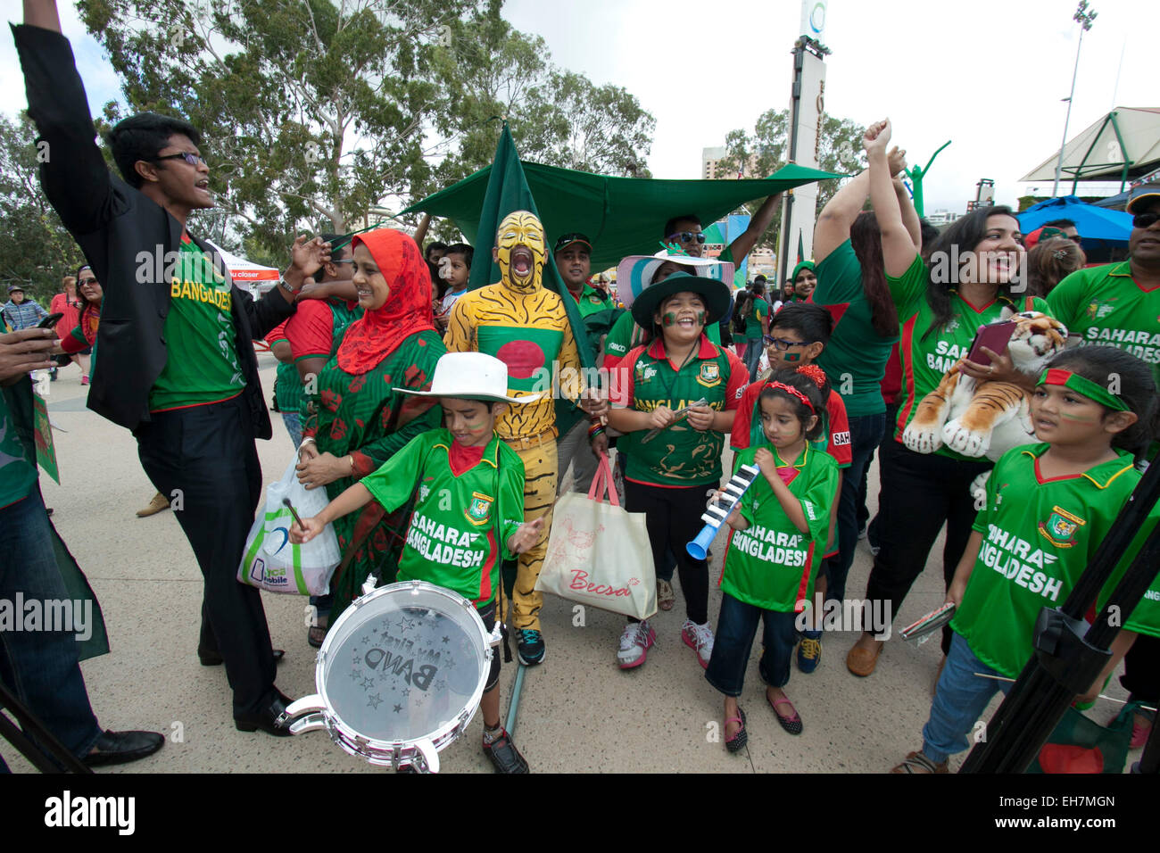 Adelaide Australia. 9th March 2015. Bangladesh cricket fans show spirit in contrast to the Barmy Army fans ahead  of the England v Bangladesh ICC world Cricket match at the Adelaide Oval Credit:  amer ghazzal/Alamy Live News Stock Photo