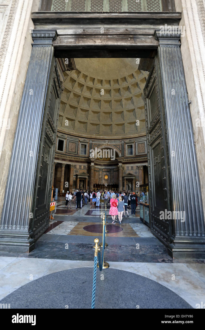 Pantheon entrance door rome hi-res stock photography and images - Alamy