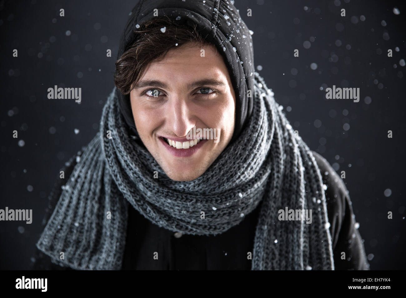 Man dressed for cold weather hi-res stock photography and images - Alamy