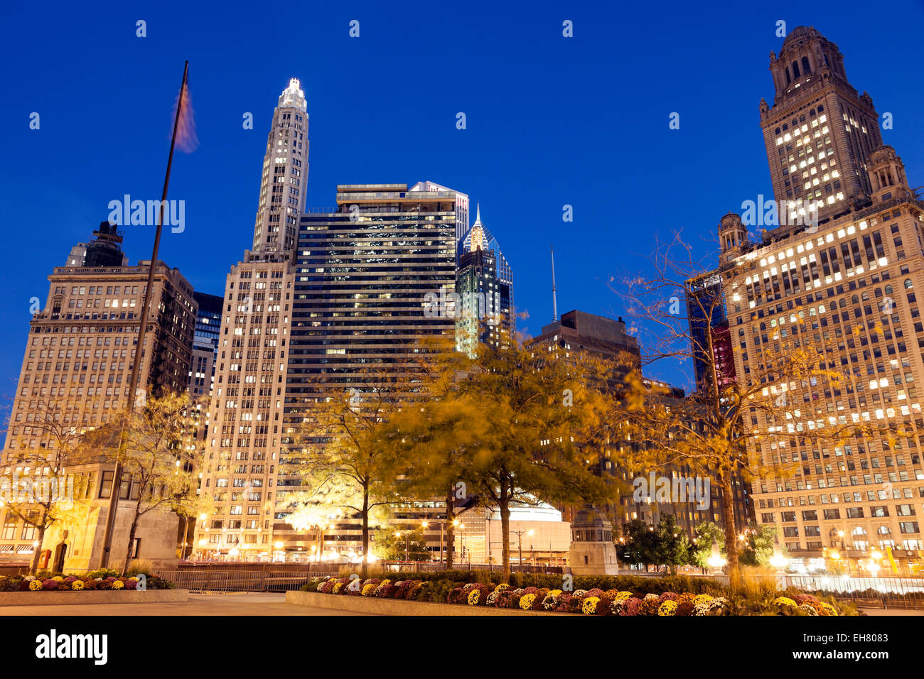 Chicago architecture along Chicago River at sunset Stock Photo - Alamy