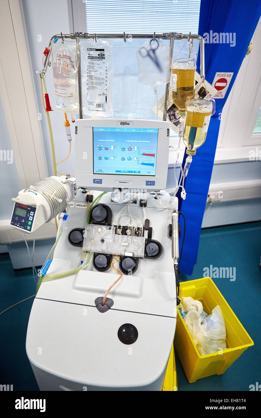 Therapeutic apheresis machine at the Blood Centre at John Radcliffe Hospital Stock Photo