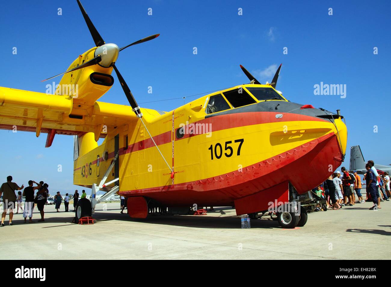 Fire bomber hi-res stock photography and images - Alamy