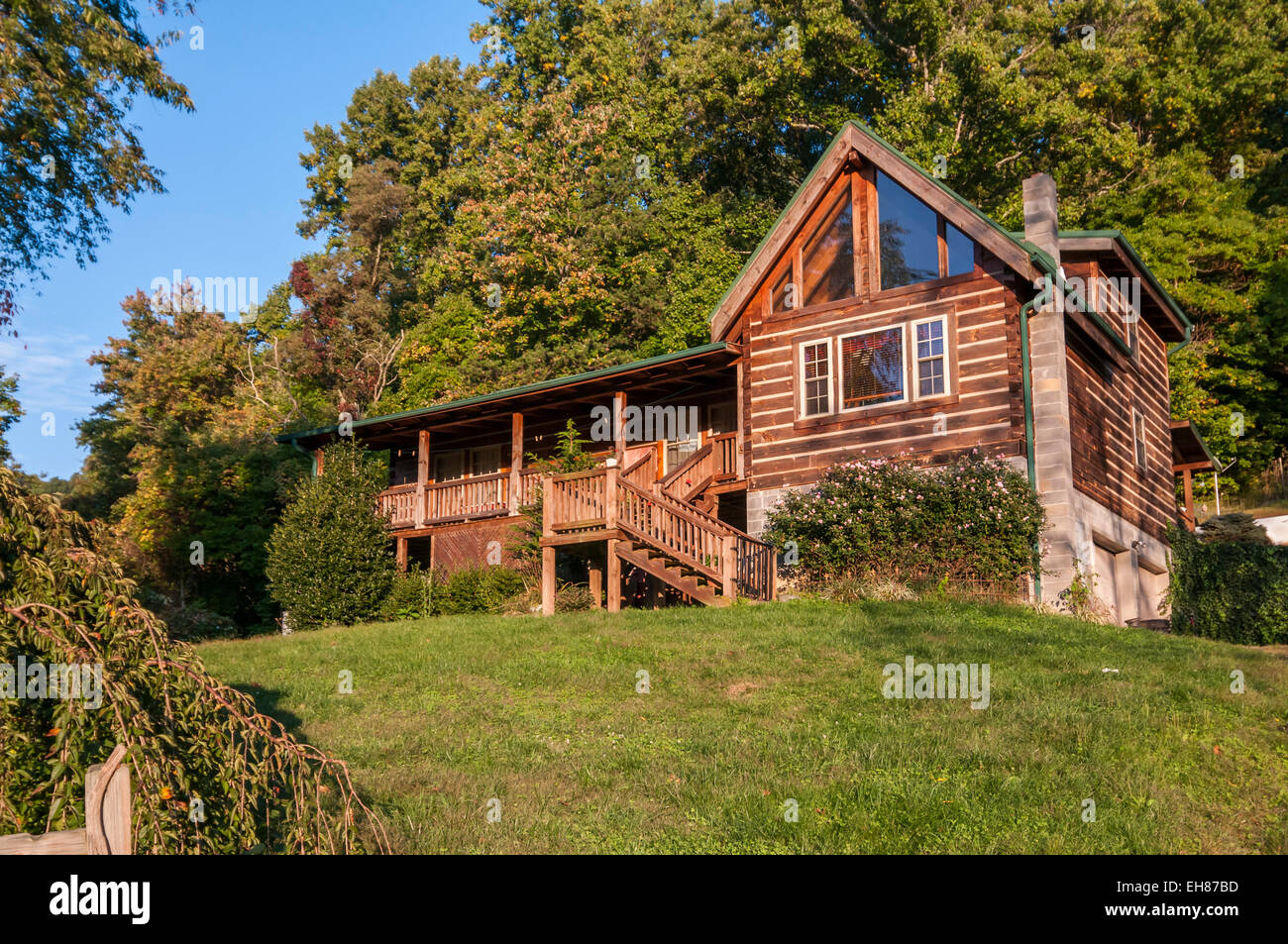 Middle class  American log home in Virginia Stock Photo