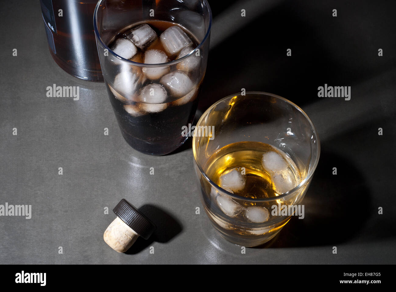 Whisky on the rocks and cola with ice cubes Stock Photo - Alamy