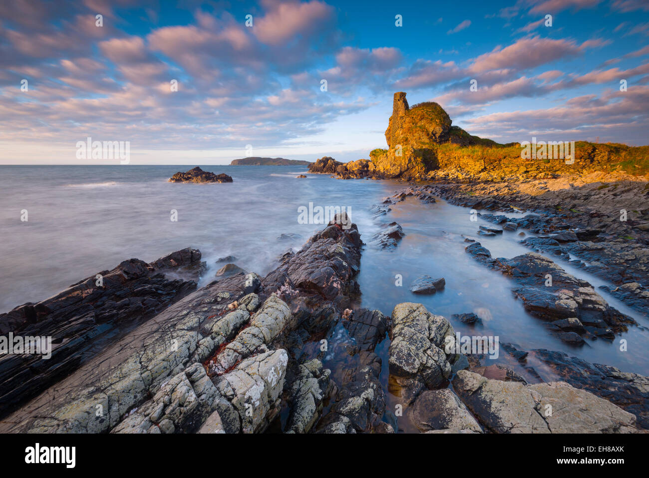 Lagavulin Bay, Dunyvaig (Dunyveg) Castle, Islay, Argyll and Bute, Scotland, United Kingdom, Europe Stock Photo