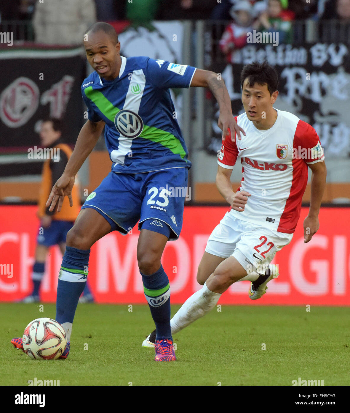 Augsburg, Germany. 07th Mar, 2015. Augsburg's Ji Dong Won (R) and Wolfsburg's Naldo (L) fight for the ball during the German Bundesliga soccer match between FC Augsburg and VfL Wolfsburg at SGL-Arena in Augsburg, Germany, 07 March 2015. Photo: Stefan Puchner/dpa/Alamy Live News Stock Photo