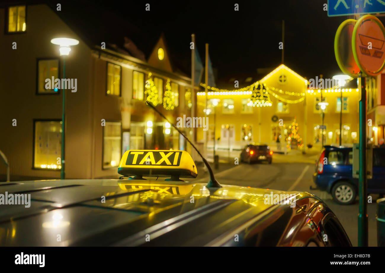 Yellow taxi lights hires stock photography and images Alamy