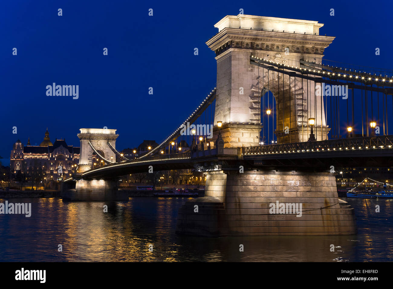 Chain Bridge at dusk, Budapest, Hungary Stock Photo