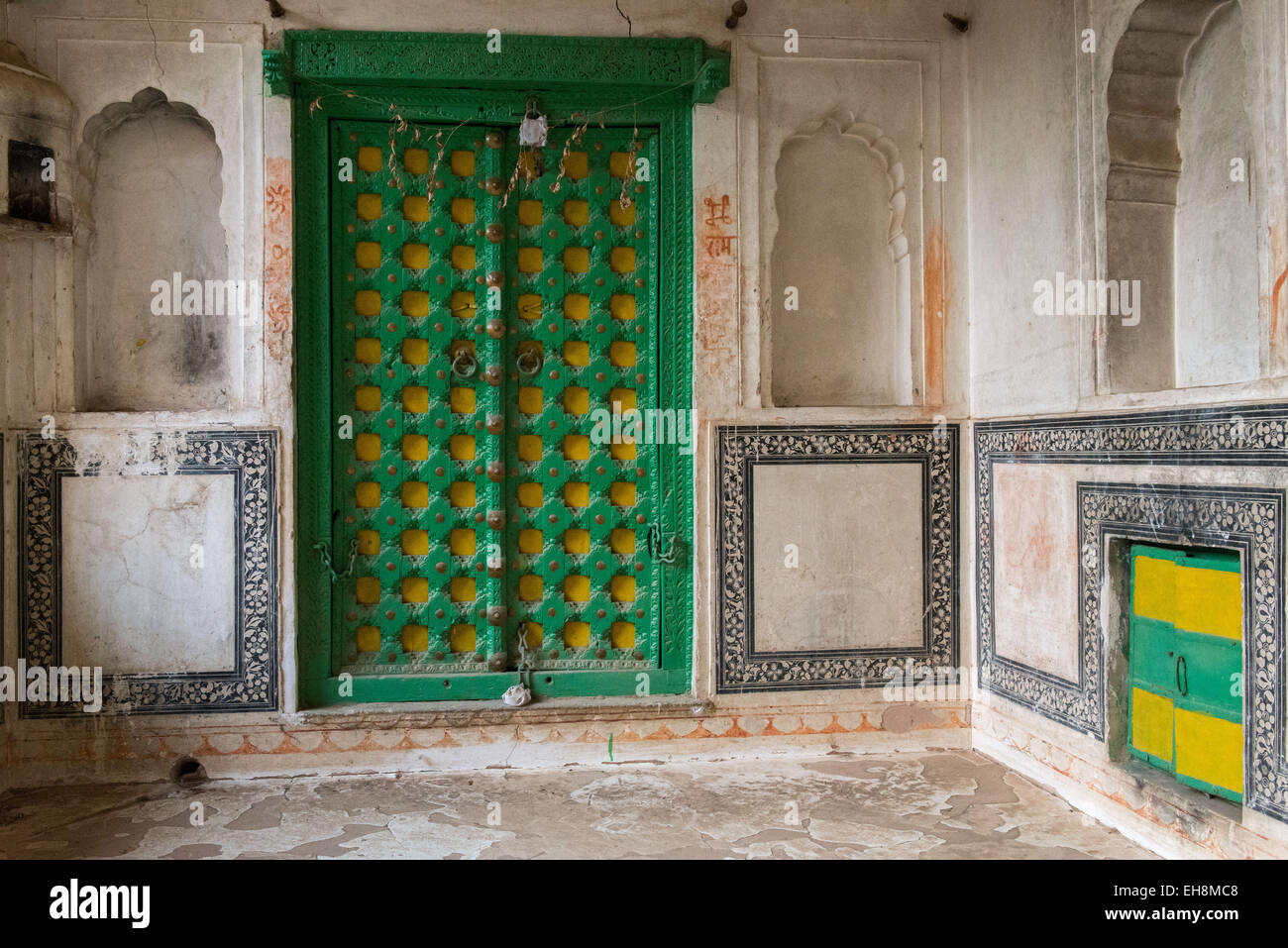 Mandawa, inside haveli with green door Stock Photo - Alamy
