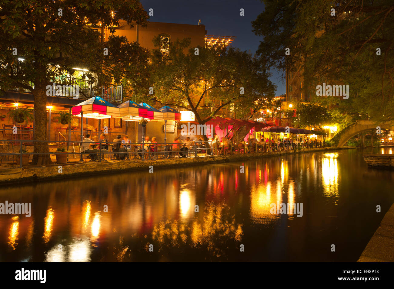 OUTDOOR CAFES RESTAURANTS RIVER WALK DOWNTOWN SAN ANTONIO TEXAS USA