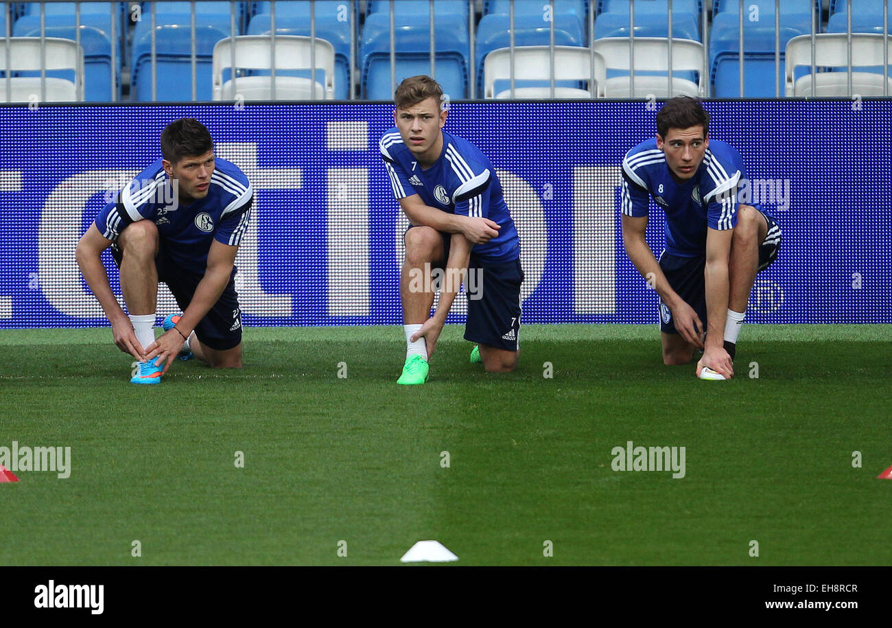 Madrid, Spain. 9th Mar, 2015. Schalke's Klaas-Jan Huntelaar (L-R), Max Meyer and Leon Goretzka warm up during a training session at Santiago Bernabéu Stadium in Madrid, Spain, 9 March 2015. Schalke will face Real Madrid in the UEFA Champions League Group Round of 16 second leg soccer match on March 10, 2015. Foto: Ina Fassbender/dpa/Alamy Live News Stock Photo