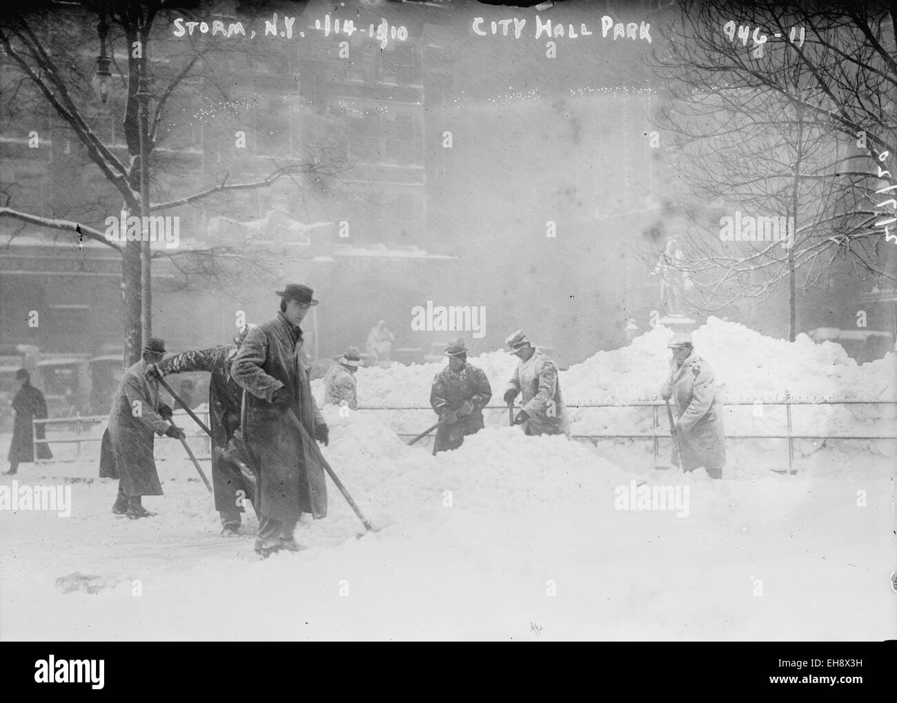 Workers shovel snow in City Hall Park in New York on January 14-15/1910. (Library of Congress) Stock Photo